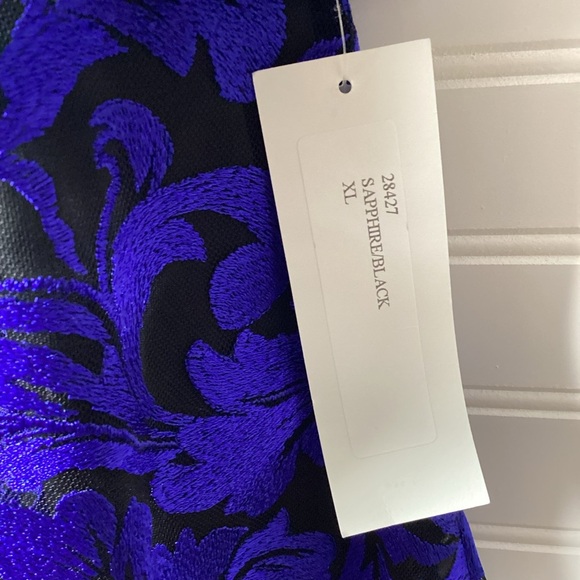 Caroline Rose NWT Bella Soiree Embroidered
Mesh Lace 3/4 Bell Sleeve Shift Dress - Picture 11 of 16